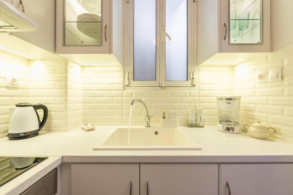 New! Bright & Remodeled 1Bed Apt 2Min Walk To Acropolis Atina Dış mekan fotoğraf